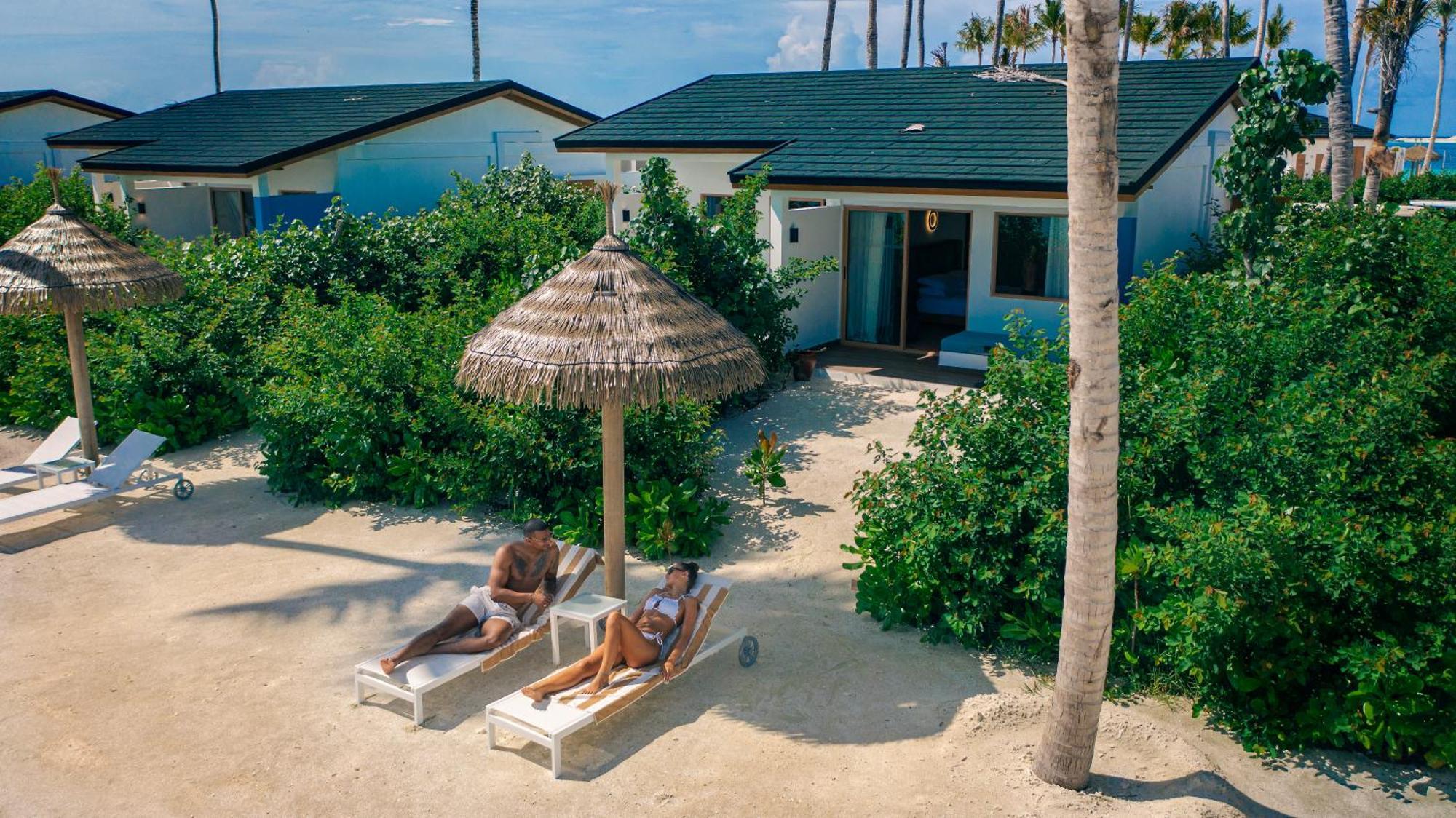 מאלה Joy Island Maldives All Inclusive Resort מראה חיצוני תמונה