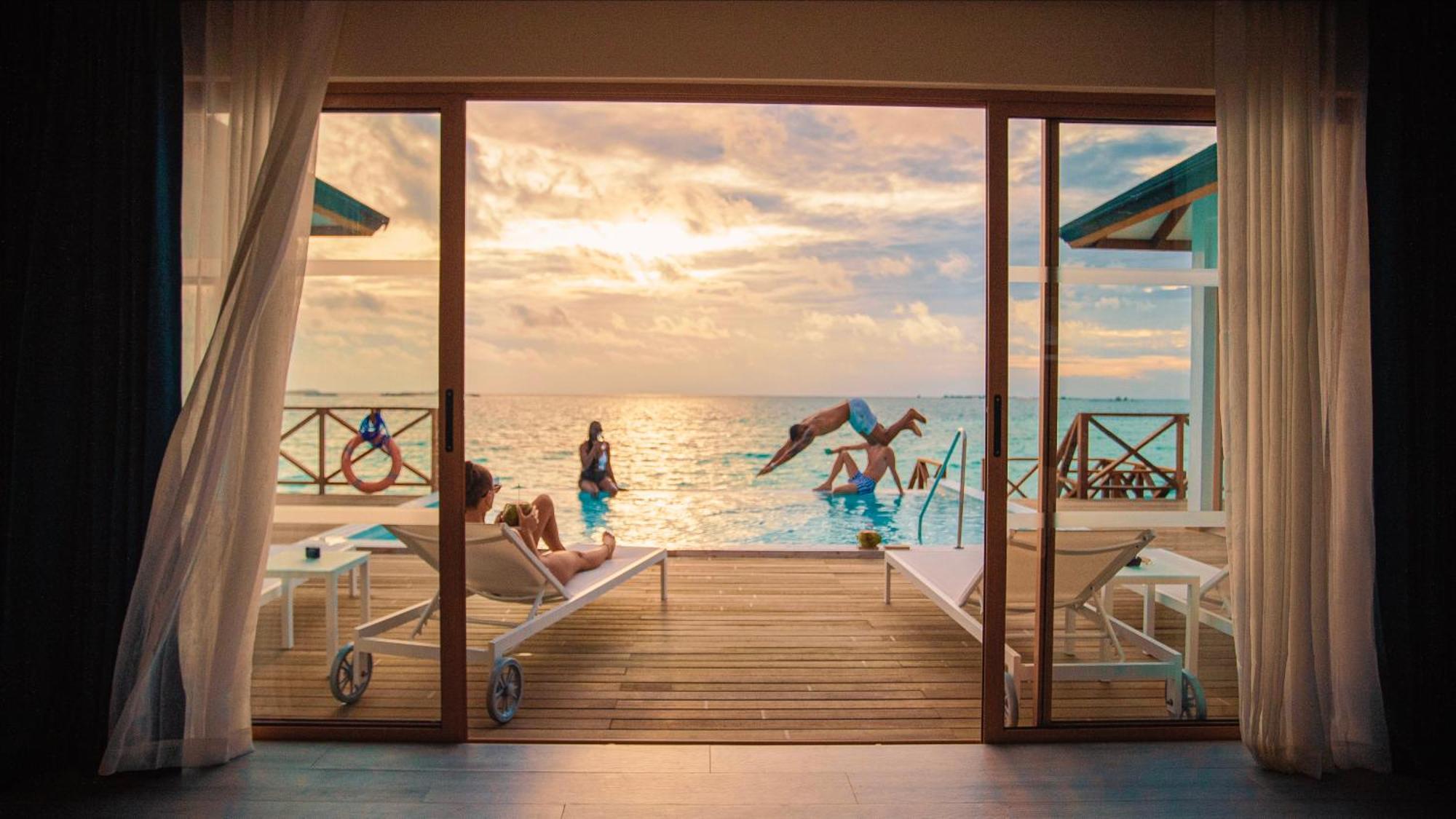 מאלה Joy Island Maldives All Inclusive Resort מראה חיצוני תמונה