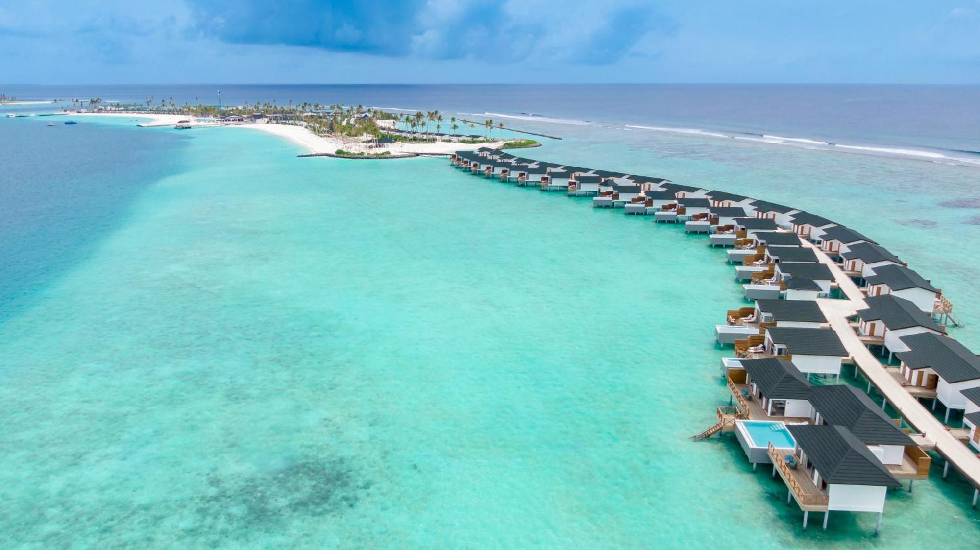 מאלה Joy Island Maldives All Inclusive Resort מראה חיצוני תמונה