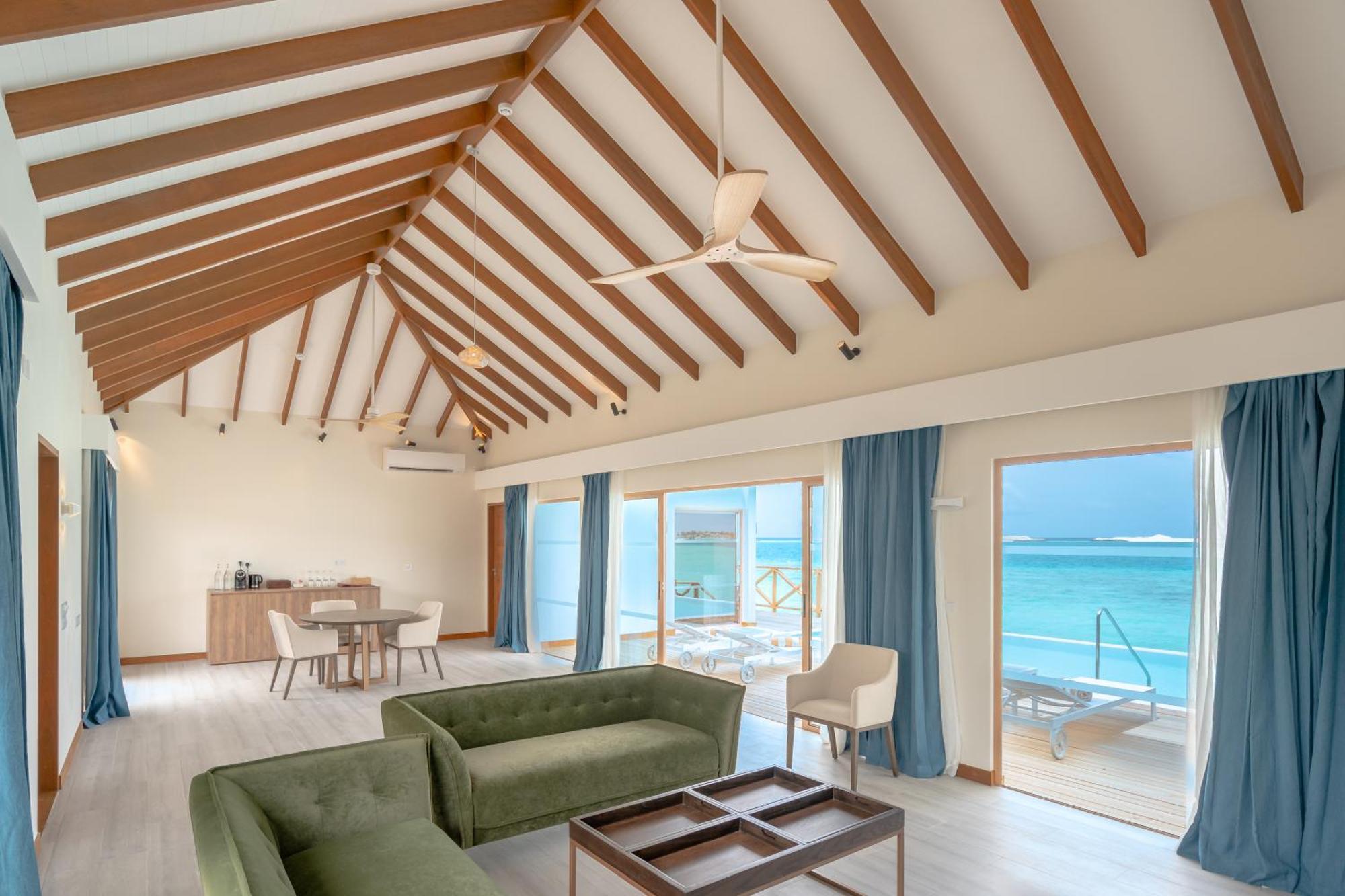 מאלה Joy Island Maldives All Inclusive Resort מראה חיצוני תמונה