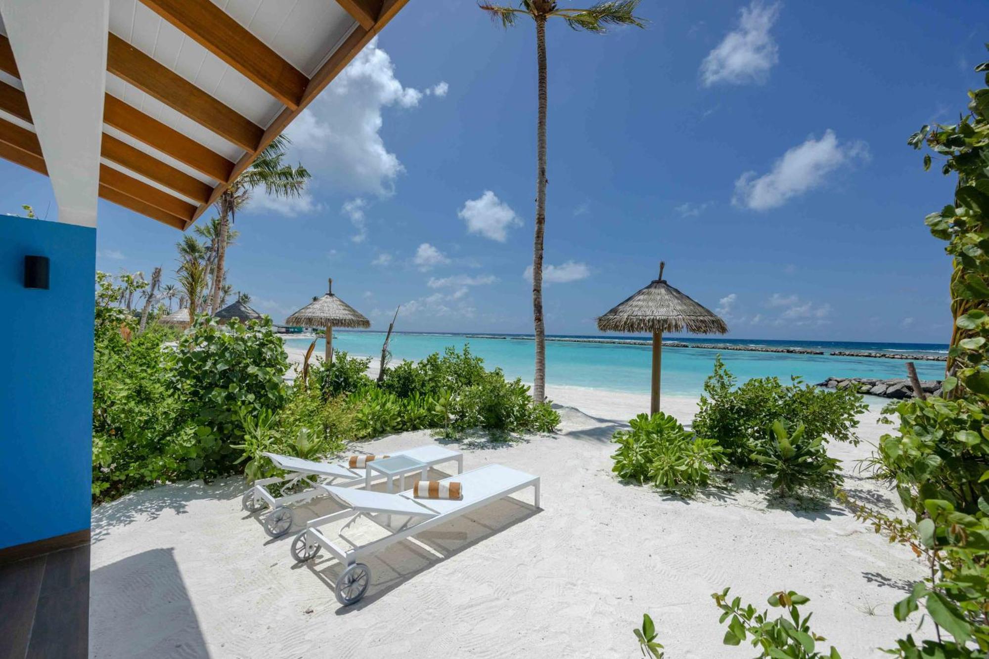 מאלה Joy Island Maldives All Inclusive Resort מראה חיצוני תמונה