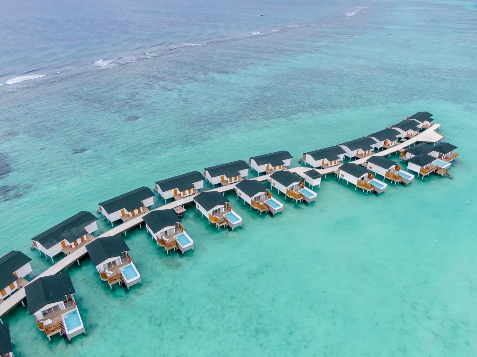 מאלה Joy Island Maldives All Inclusive Resort מראה חיצוני תמונה