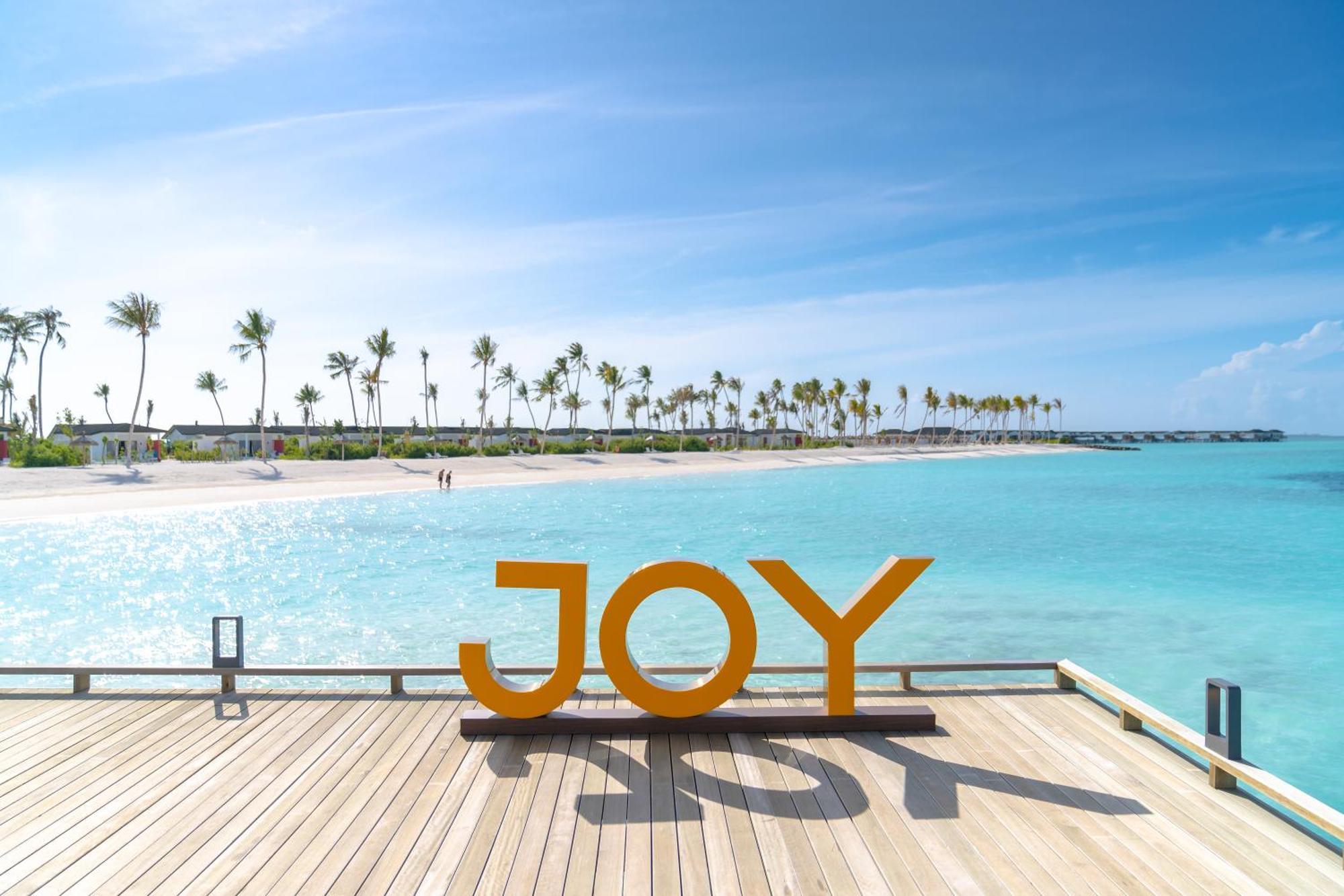 מאלה Joy Island Maldives All Inclusive Resort מראה חיצוני תמונה